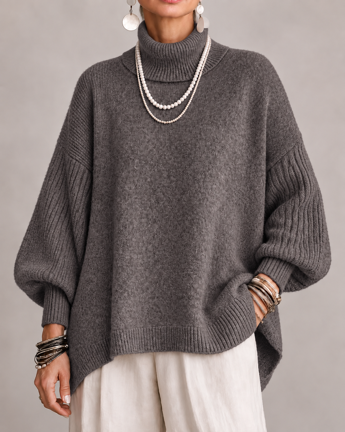 Annette | Pull Ample à Col Roulé et Ourlet Asymétrique