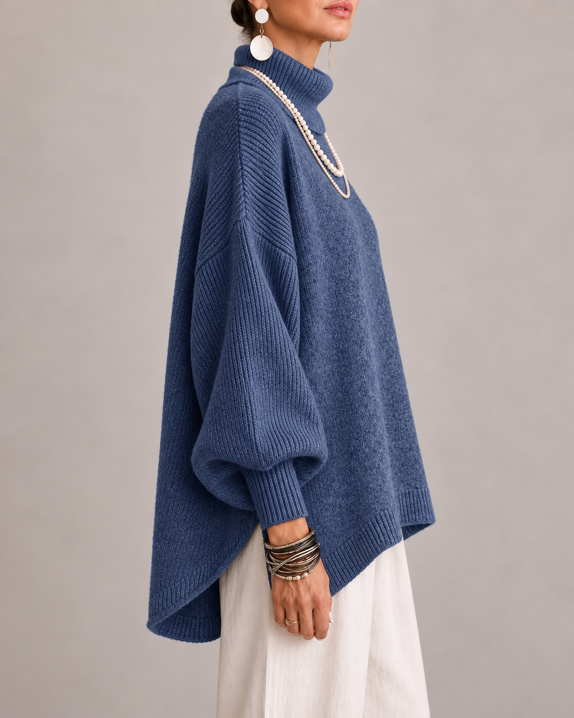 Annette | Pull Ample à Col Roulé et Ourlet Asymétrique