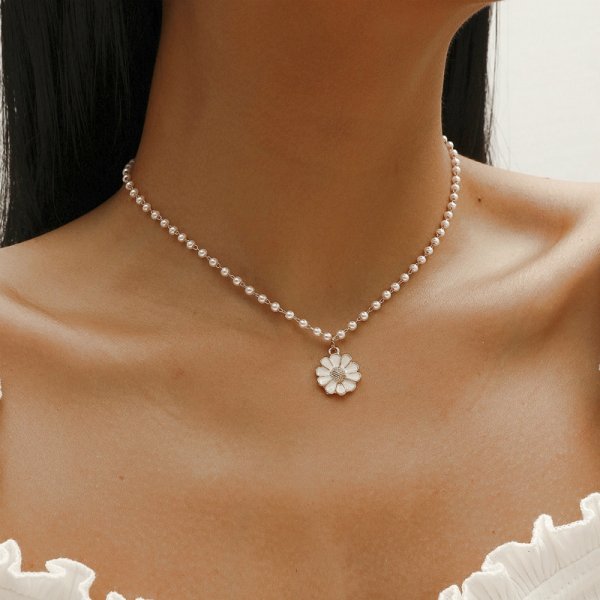 Collier Pendentif Marguerite avec Perle