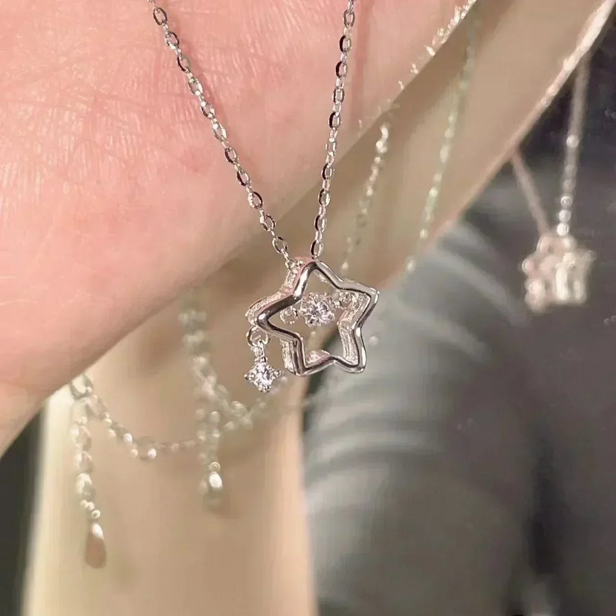 Collier pendentif en métal avec élégante fleur froissée