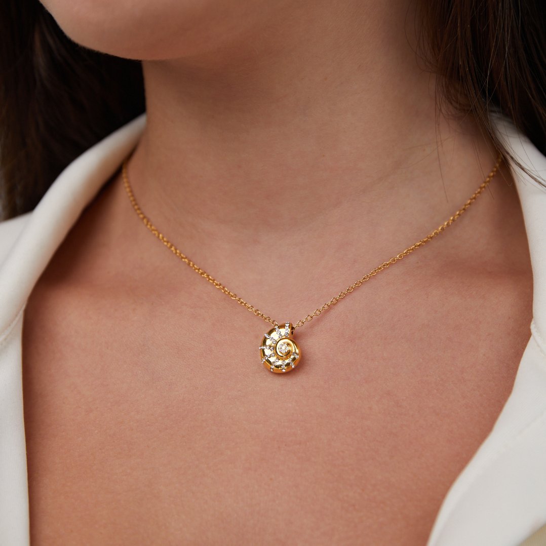 Collier pendentif coquillage en cristal